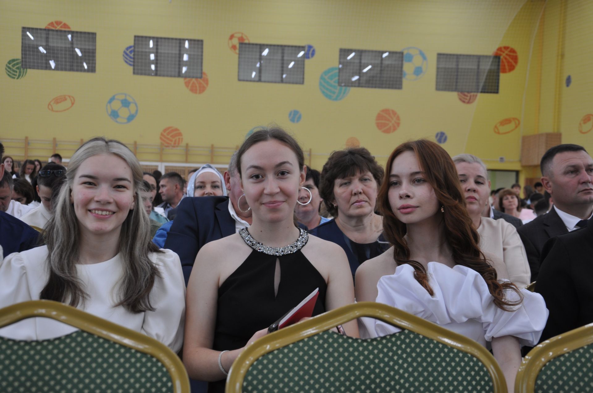 «Чыгарылыш кичәсе» - 2025: бәйрәмнән эксклюзив ФОТОРЕПОРТАЖ