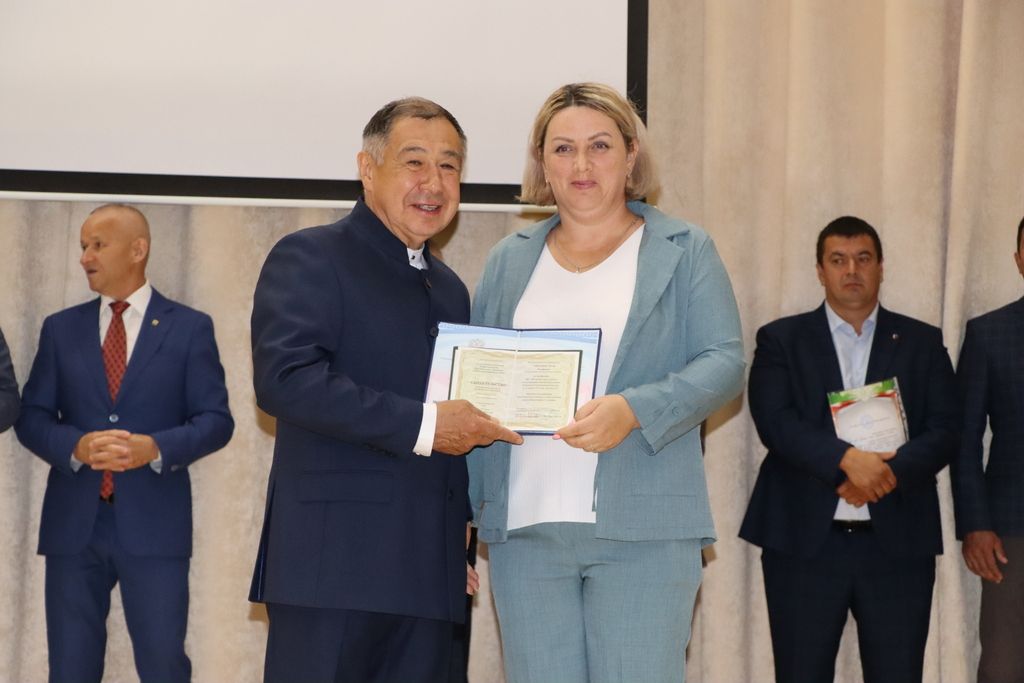Аграр көллияттә  чыгарылыш: студентлар диплом  алды