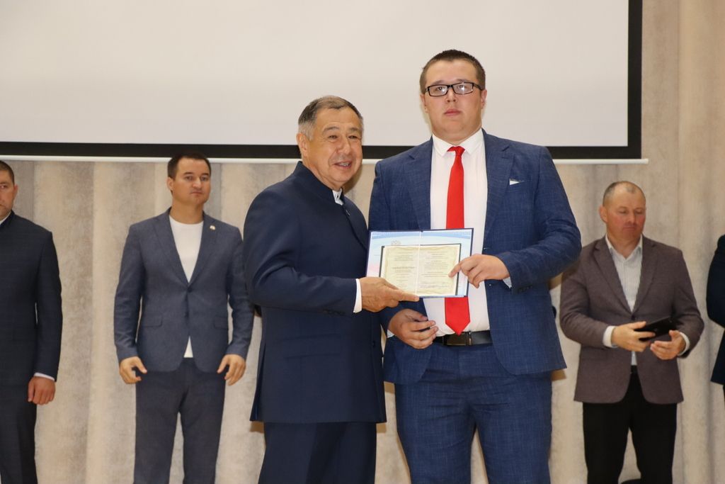 Аграр көллияттә  чыгарылыш: студентлар диплом  алды