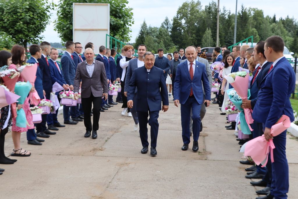 Аграр көллияттә  чыгарылыш: студентлар диплом  алды