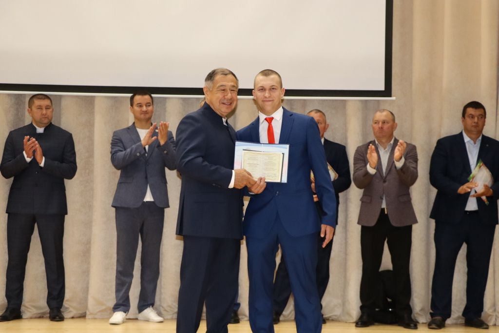 Аграр көллияттә  чыгарылыш: студентлар диплом  алды