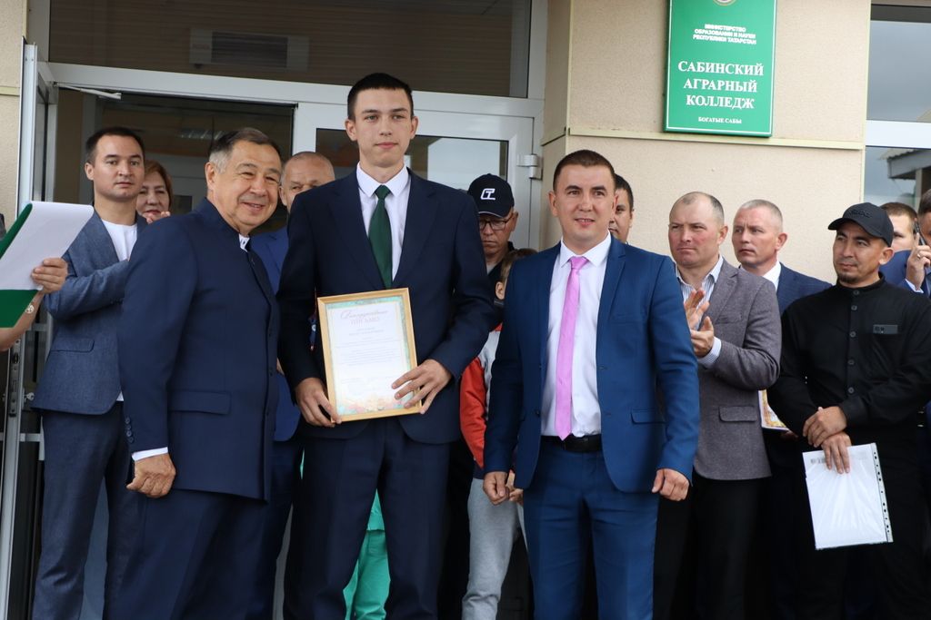 Аграр көллияттә  чыгарылыш: студентлар диплом  алды