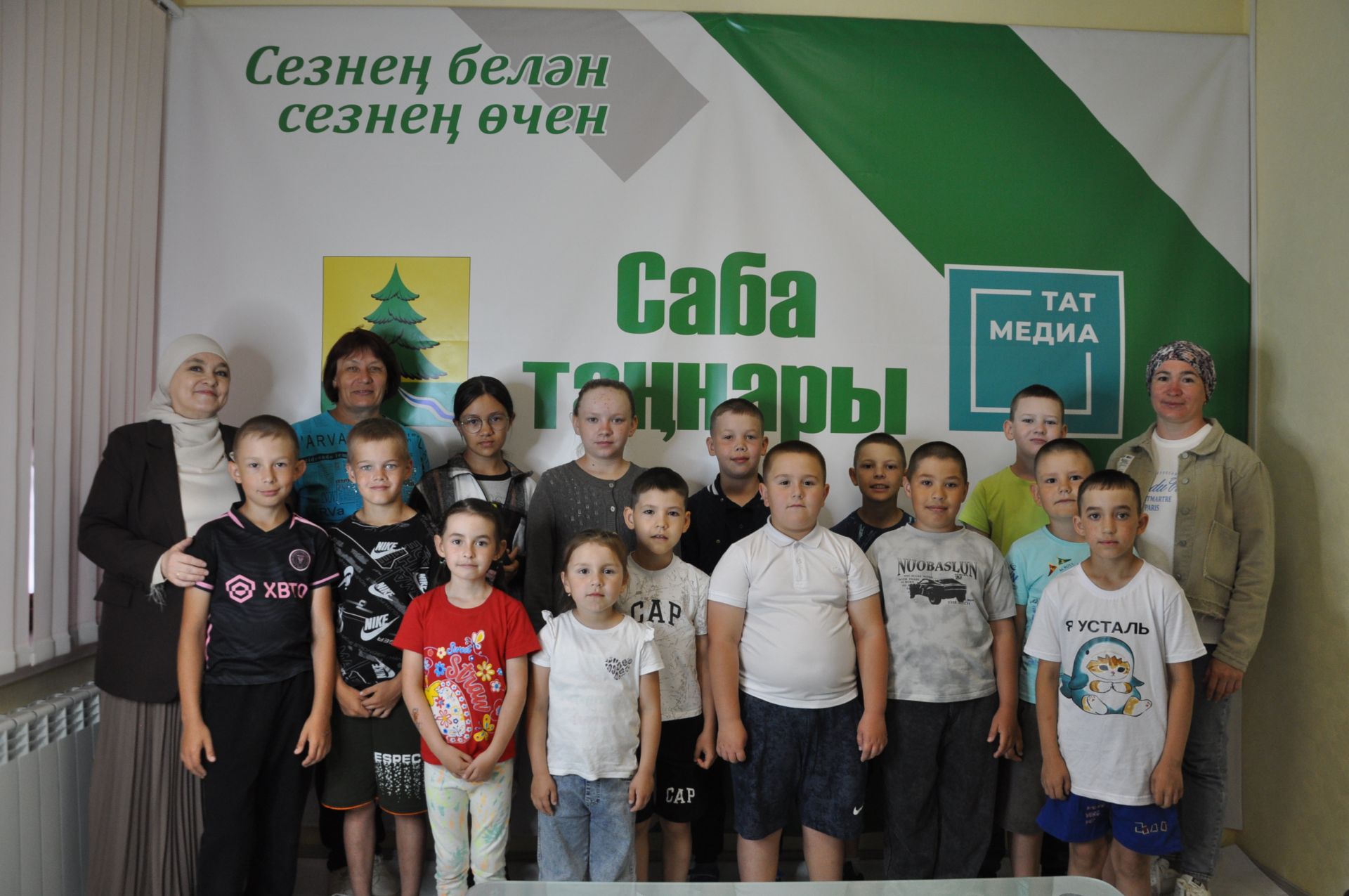 Балалар газета чыгару эше белән танышты