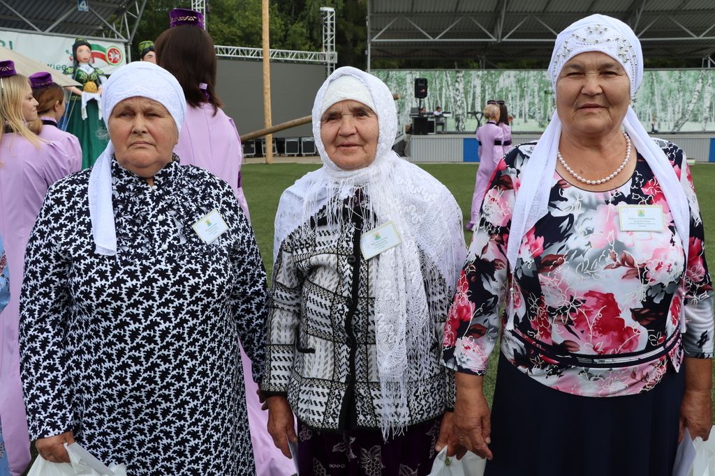Эштә батырлар, ялда  ялкыннар