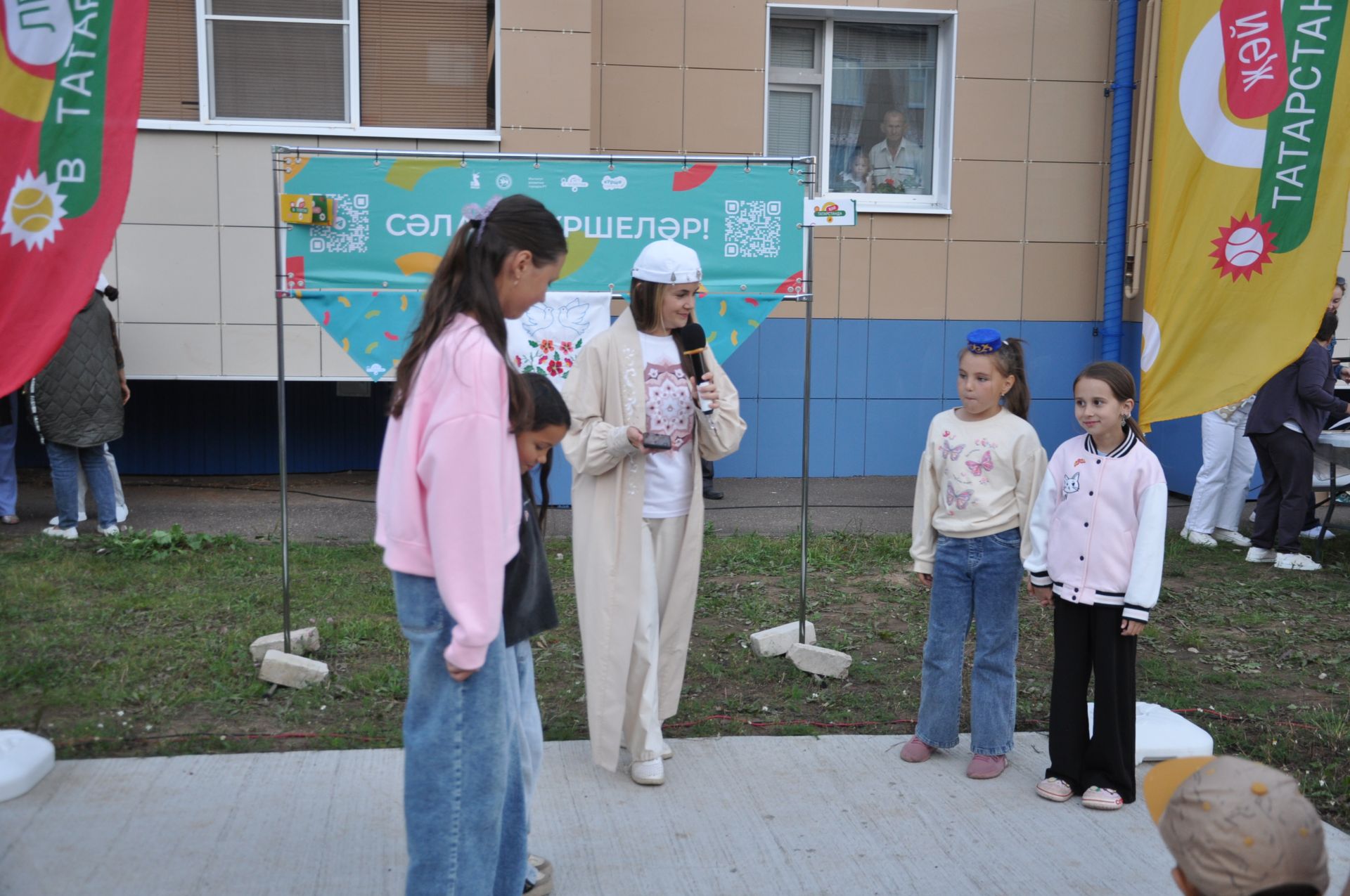 Күршеләр, күршеләр,  иң якын кешеләр...
