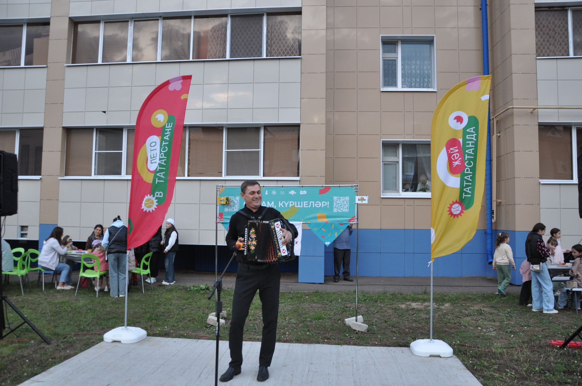 Күршеләр, күршеләр,  иң якын кешеләр...