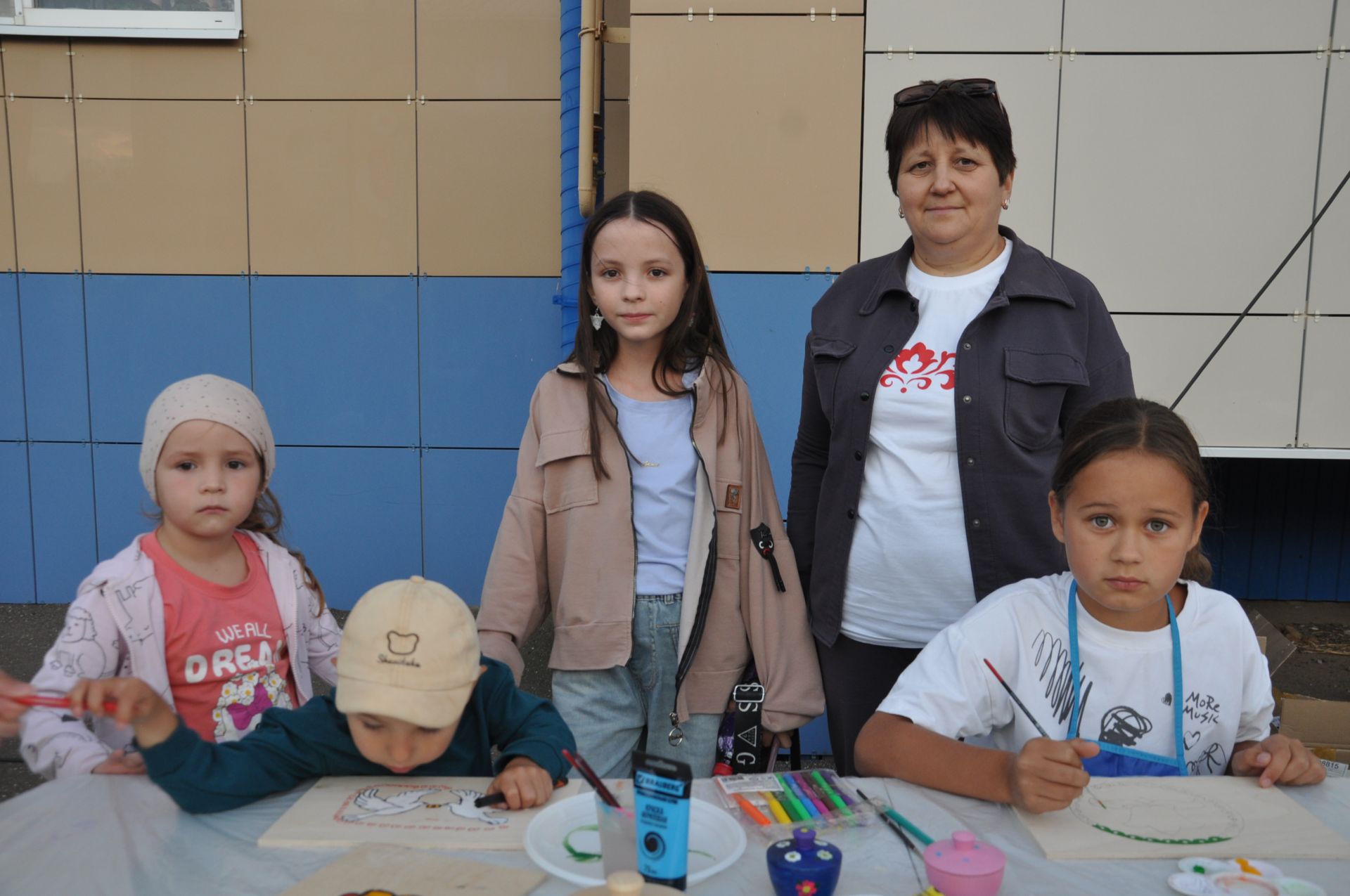Күршеләр, күршеләр,  иң якын кешеләр...