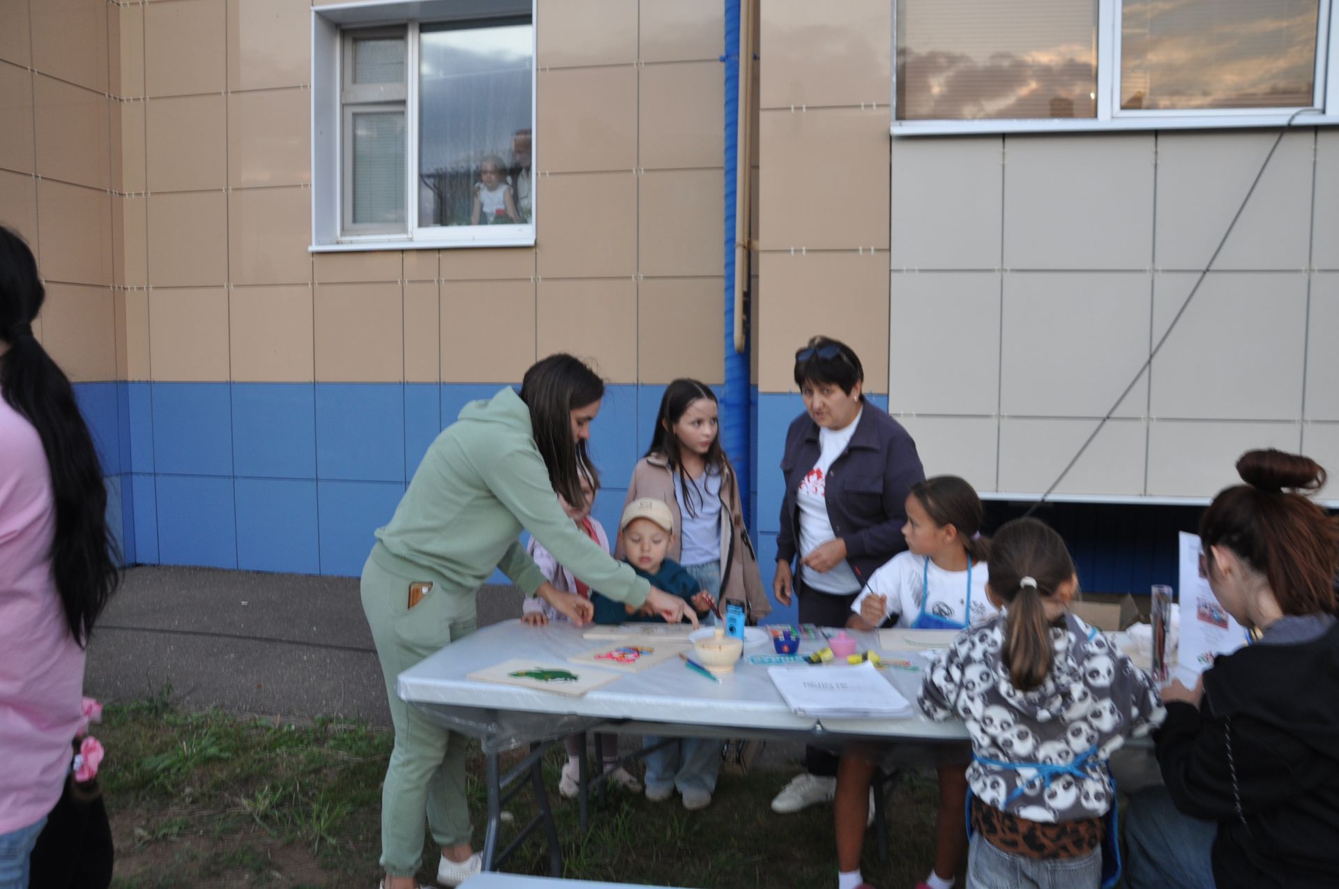 Күршеләр, күршеләр,  иң якын кешеләр...