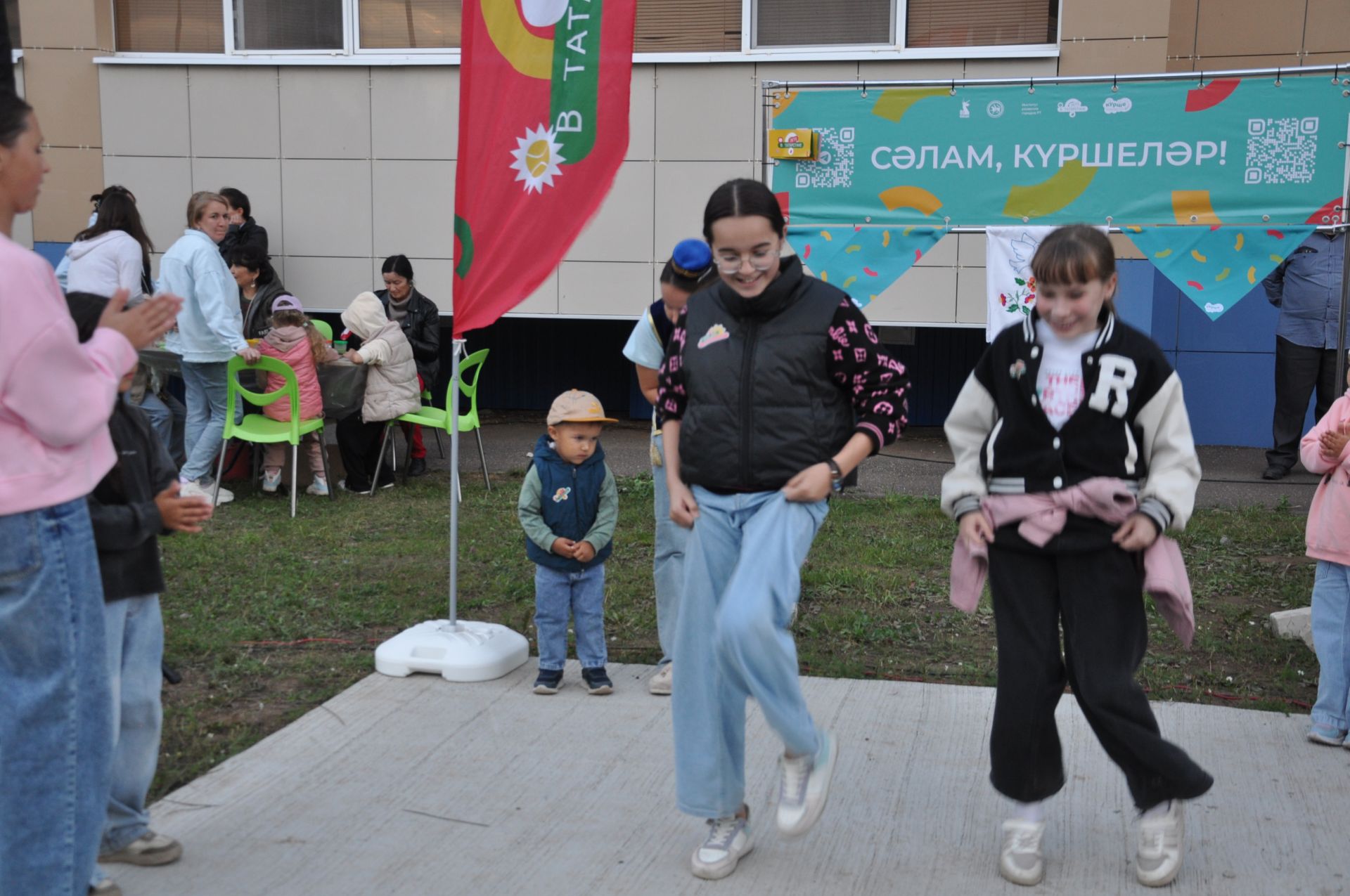 Күршеләр, күршеләр,  иң якын кешеләр...