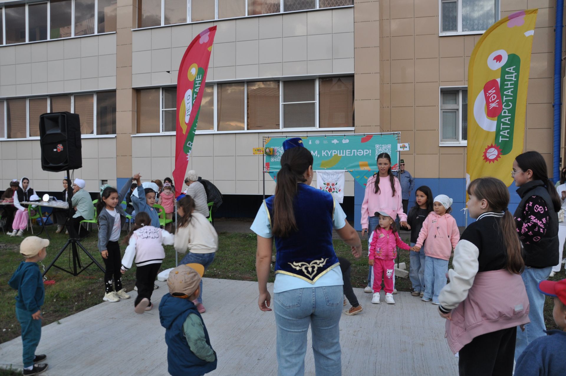 Күршеләр, күршеләр,  иң якын кешеләр...