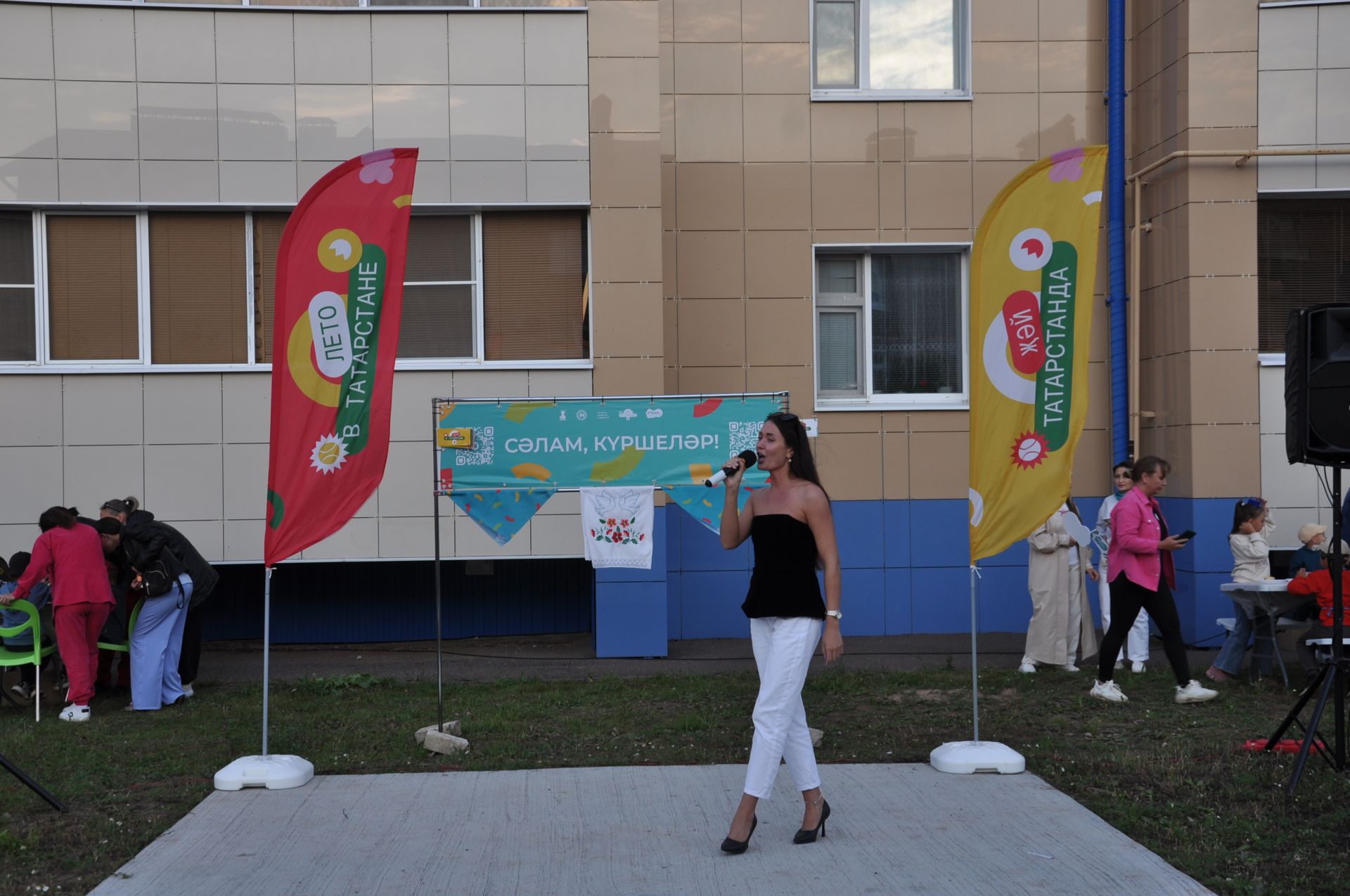 Күршеләр, күршеләр,  иң якын кешеләр...