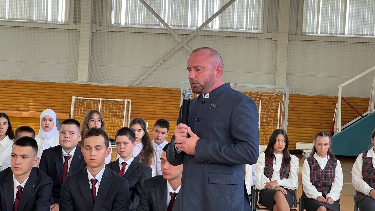 Килдебәк урта мәктәбендә Белем бәйрәме узды