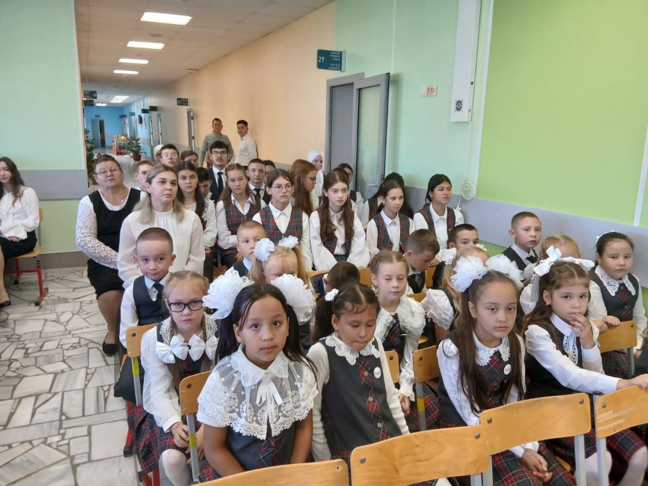 Сатыш урта мәктәбе укучыларны яңартылган, капиталь ремонтланган бина белән каршы алды
