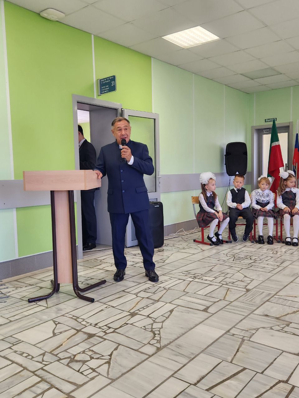 Сатыш урта мәктәбе укучыларны яңартылган, капиталь ремонтланган бина белән каршы алды