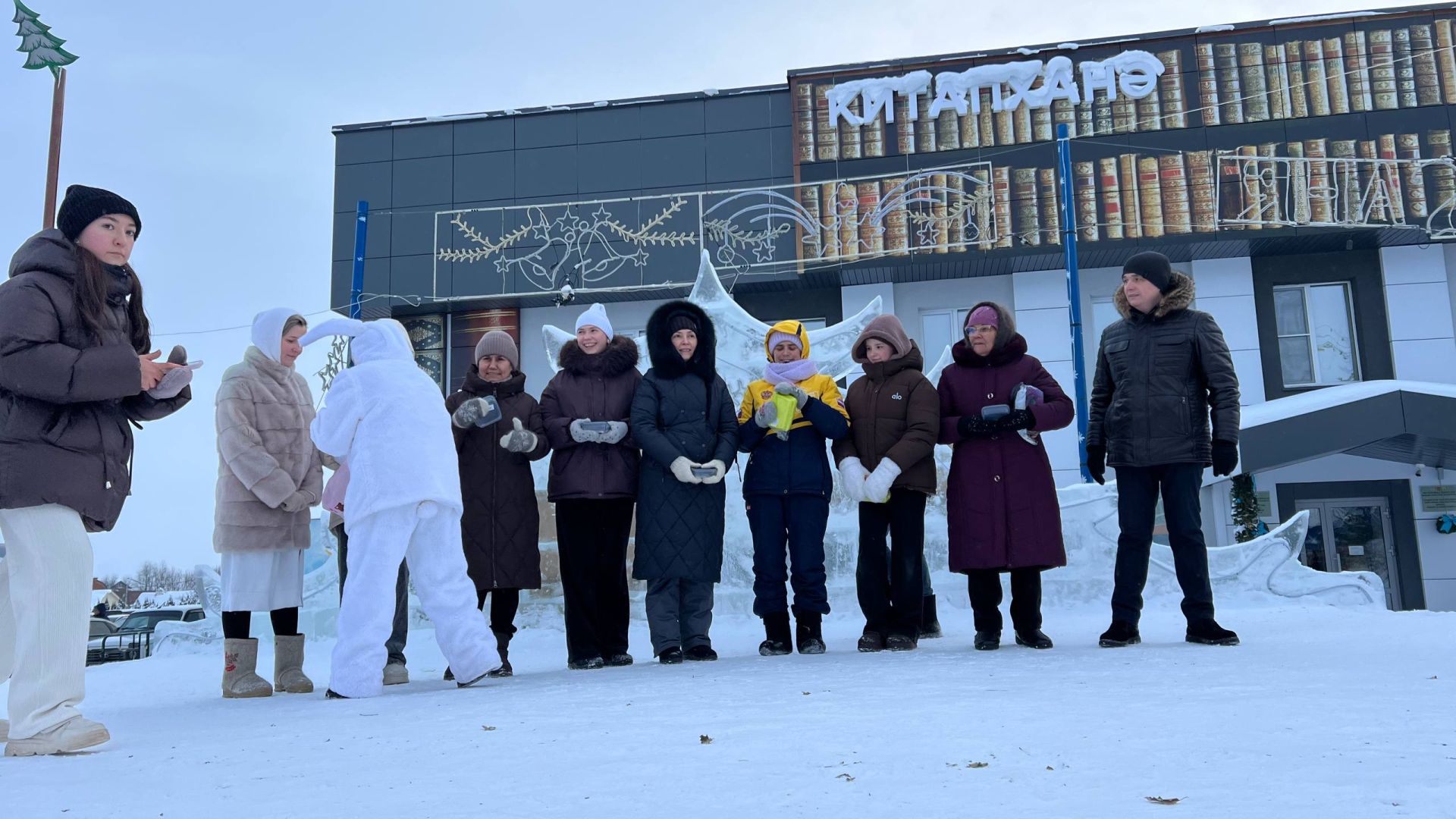 Сабалыларны Үзәк чыршы янында Яңа ел бәйрәме белән Зәринә Хәсәншина котлады (+видео)