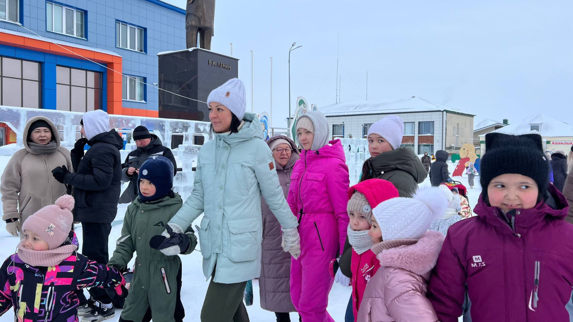 Сабалыларны Үзәк чыршы янында Яңа ел бәйрәме белән Зәринә Хәсәншина котлады (+видео)