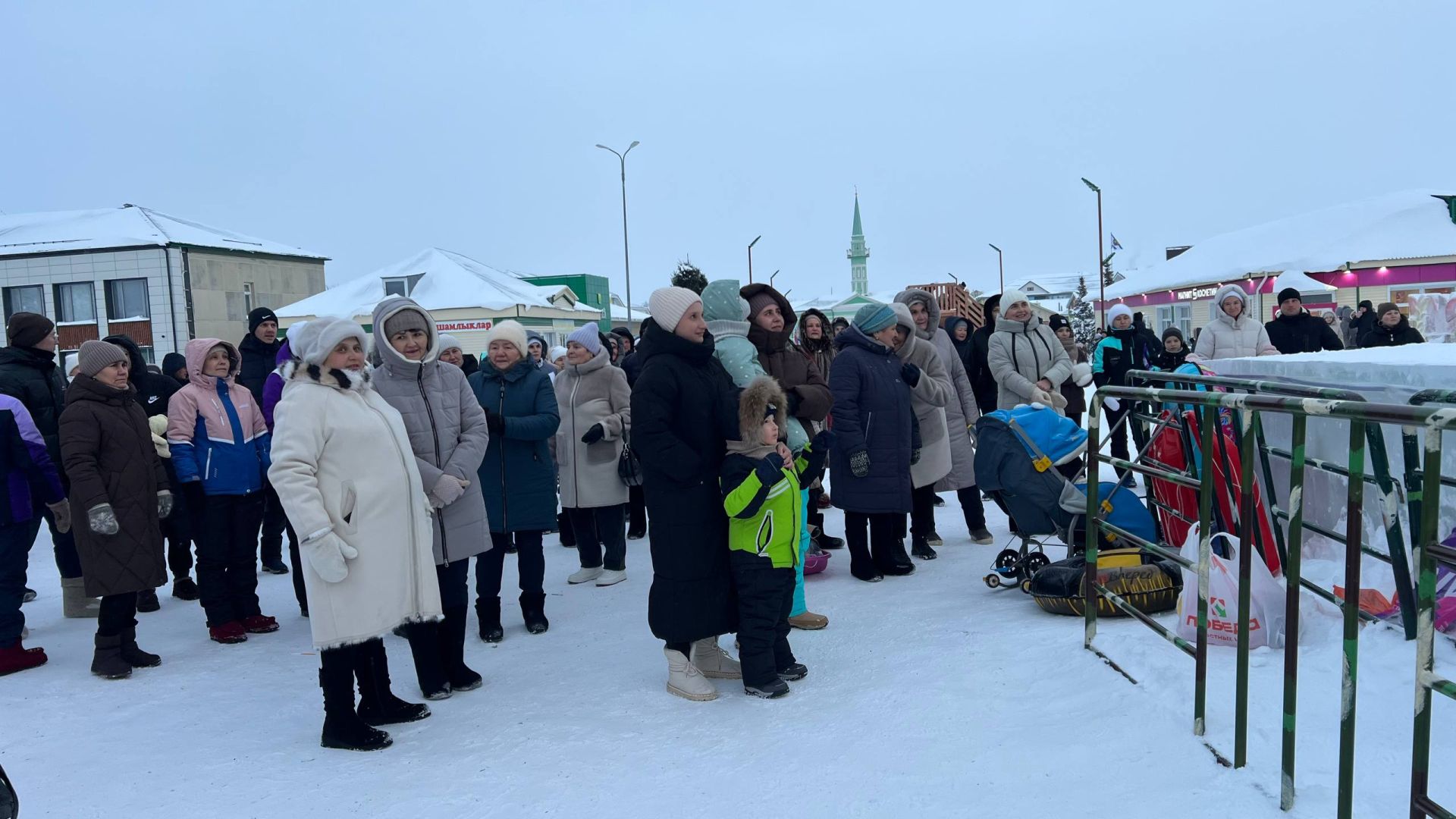 Сабалыларны Үзәк чыршы янында Яңа ел бәйрәме белән Зәринә Хәсәншина котлады (+видео)