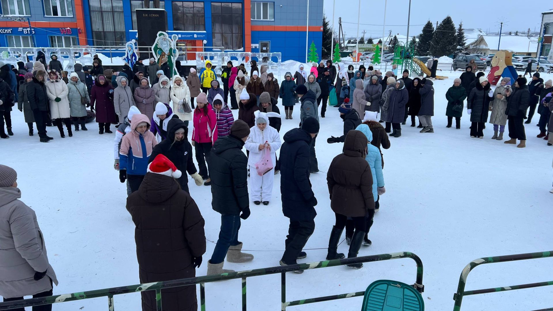 Сабалыларны Үзәк чыршы янында Яңа ел бәйрәме белән Зәринә Хәсәншина котлады (+видео)