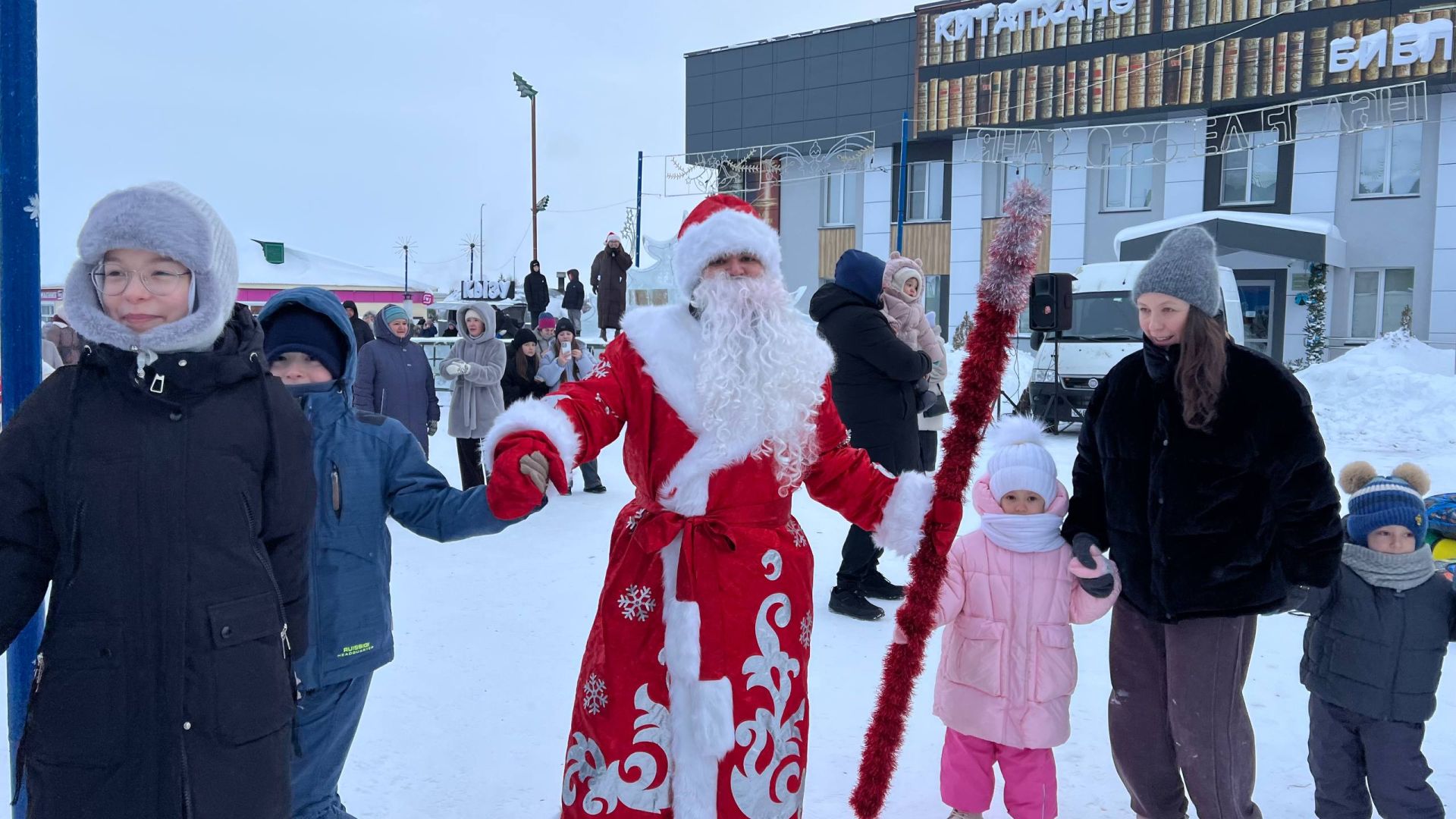 Сабалыларны Үзәк чыршы янында Яңа ел бәйрәме белән Зәринә Хәсәншина котлады (+видео)