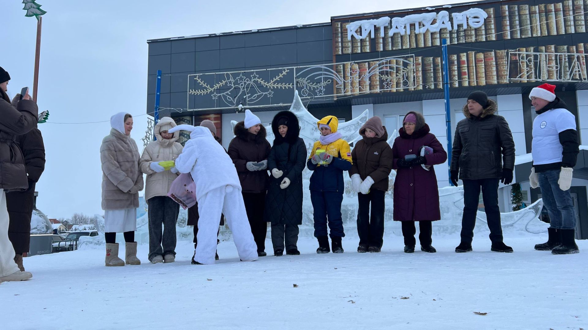 Сабалыларны Үзәк чыршы янында Яңа ел бәйрәме белән Зәринә Хәсәншина котлады (+видео)