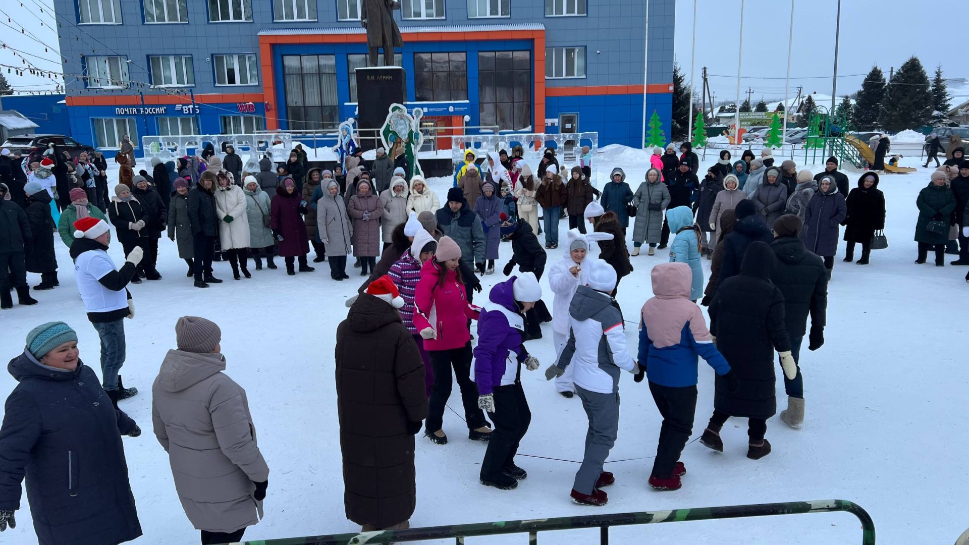 Сабалыларны Үзәк чыршы янында Яңа ел бәйрәме белән Зәринә Хәсәншина котлады (+видео)