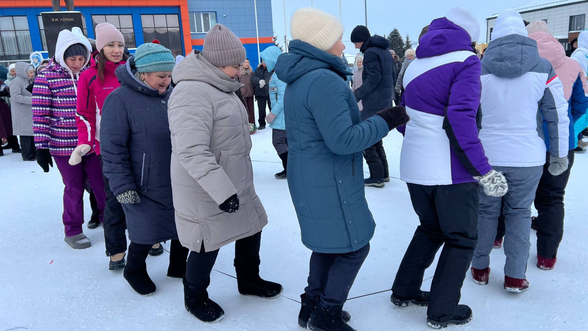 Сабалыларны Үзәк чыршы янында Яңа ел бәйрәме белән Зәринә Хәсәншина котлады (+видео)
