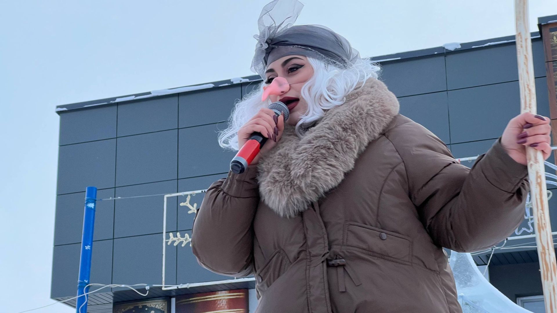 Сабалыларны Үзәк чыршы янында Яңа ел бәйрәме белән Зәринә Хәсәншина котлады (+видео)