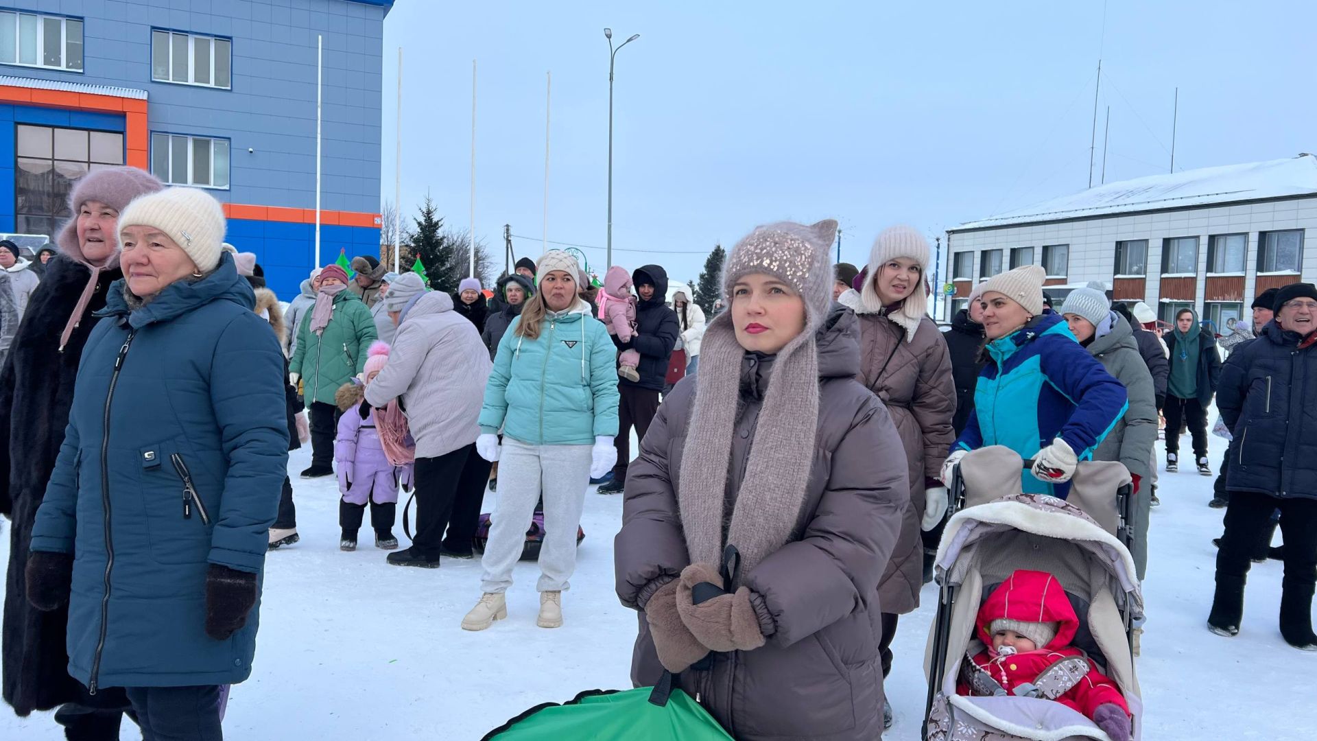 Сабалыларны Үзәк чыршы янында Яңа ел бәйрәме белән Зәринә Хәсәншина котлады (+видео)