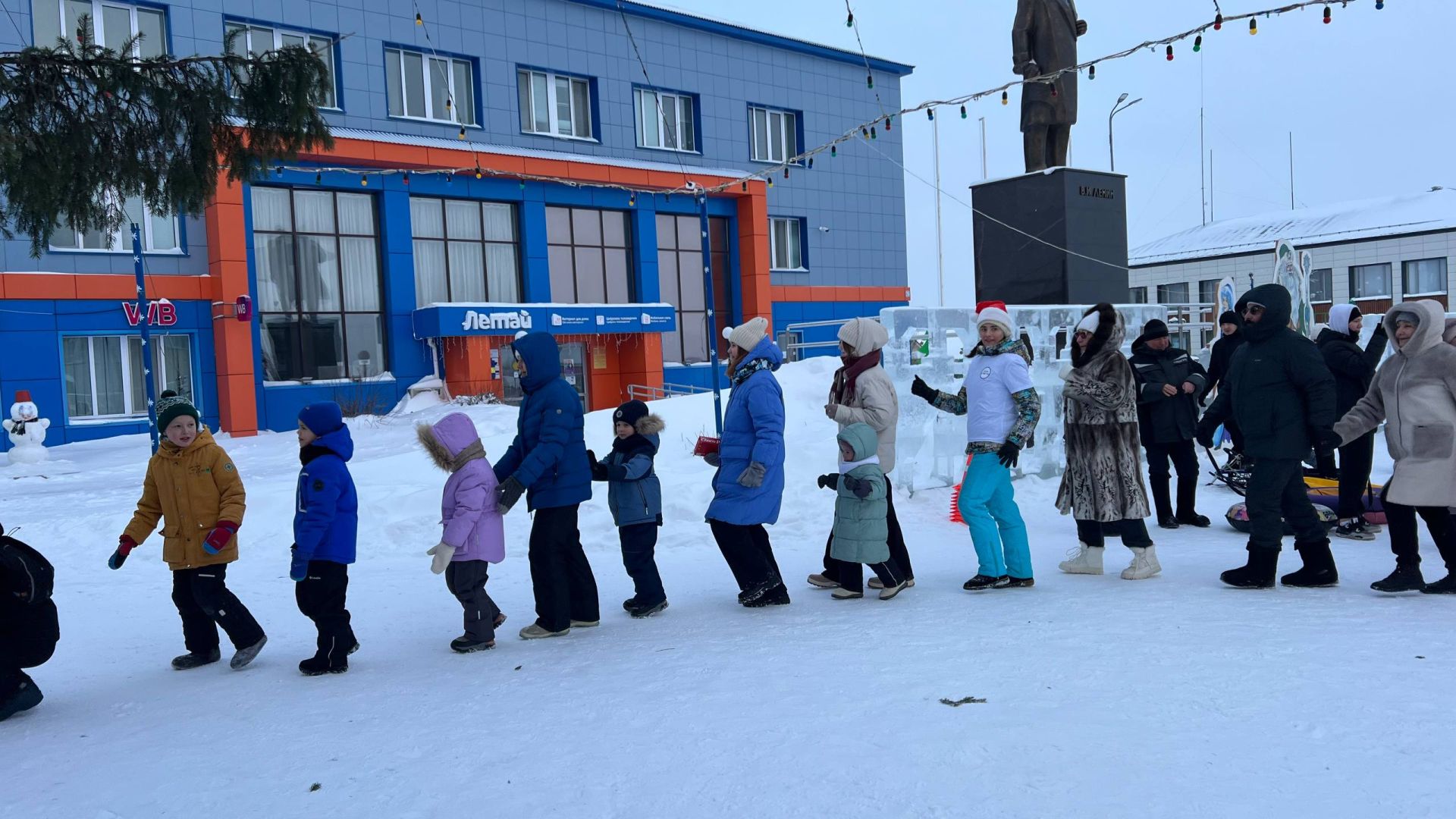 Сабалыларны Үзәк чыршы янында Яңа ел бәйрәме белән Зәринә Хәсәншина котлады (+видео)