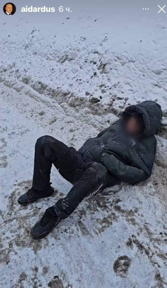 Автор-башкаручы Айдар Тимербаев Казан урамында  машина юлында яткан кешегә ярдәм иткән