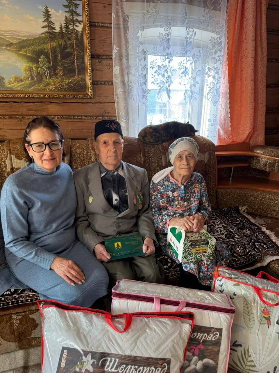 Шәмәрдәндә яшәүче Нәҗип Зиннуровны 90 яшьлек олы юбилее белән тәбрикләделәр