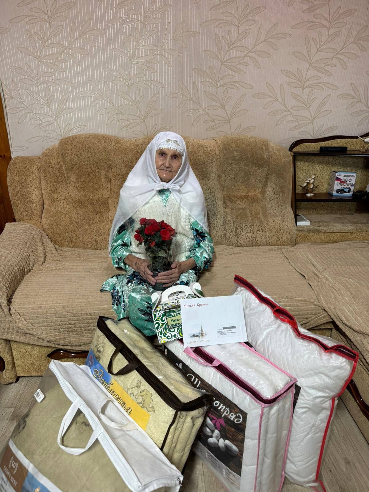 Казанчы Бигәнәй авылында яшәүче Рәйсә Галәвиеваны 95 яшьлек олы юбилее белән котладылар