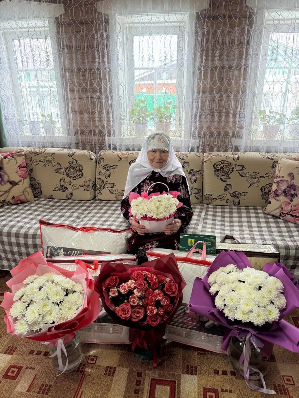 Мамалай авылында яшәүче Хаҗәр Гәрәеваны 90 яшьлек юбилее белән котладылар