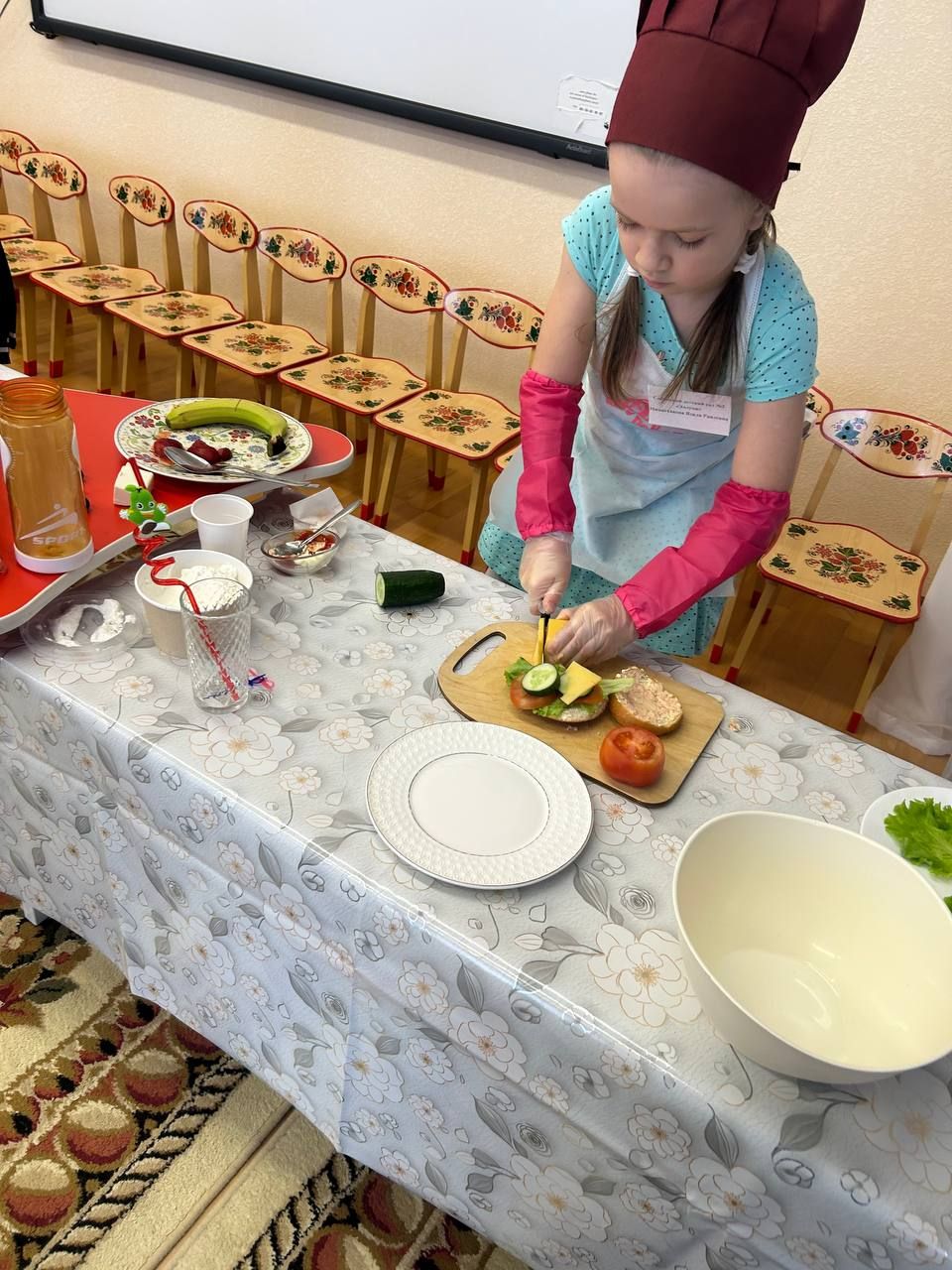 Бакча балалары пешекче һәм кондитер булырга өйрәнә