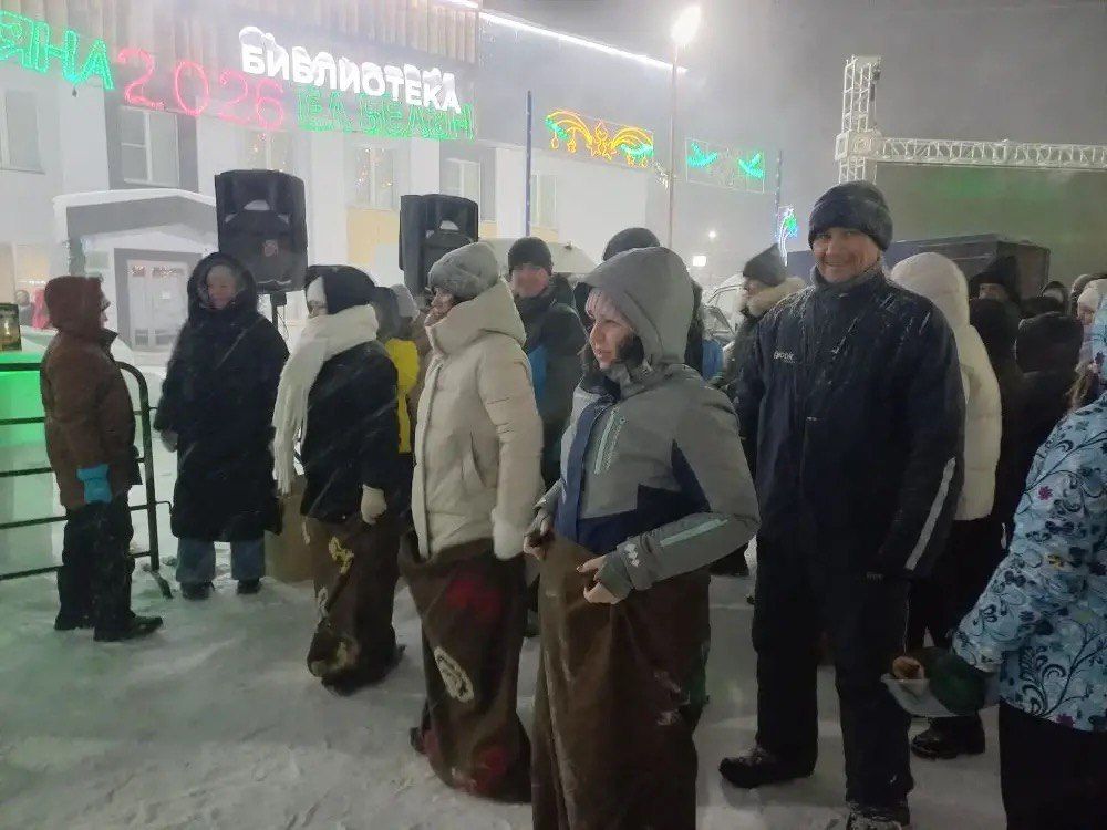 Саба юл идарәсе хезмәткәрләре Төп чыршы янында узган бәйрәмдә халыкны кайнар коймак белән сыйладылар