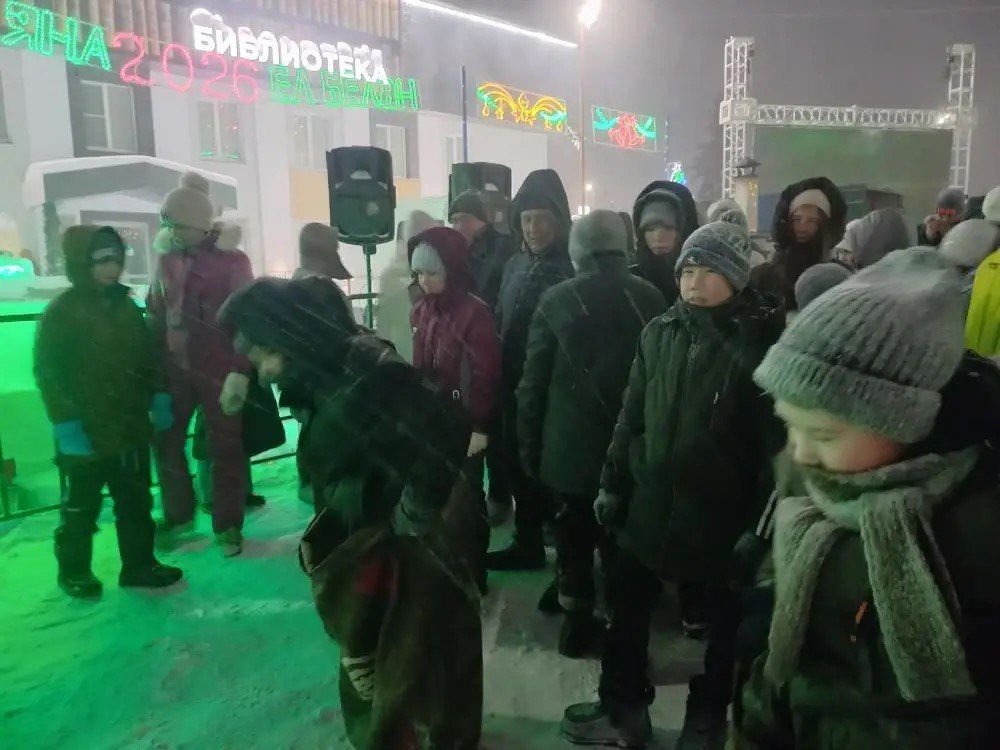 Саба юл идарәсе хезмәткәрләре Төп чыршы янында узган бәйрәмдә халыкны кайнар коймак белән сыйладылар