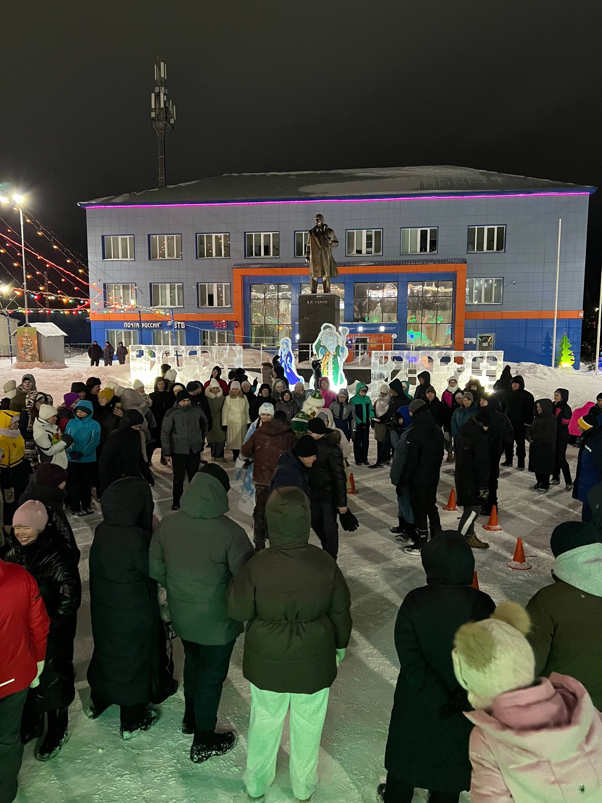 Төп чыршы янында «Сабагаз» идарәсе хезмәткәрләре оештырган бәйрәм чарасында бүген дә халык рәхәтләнеп күңел ачты (+видео)