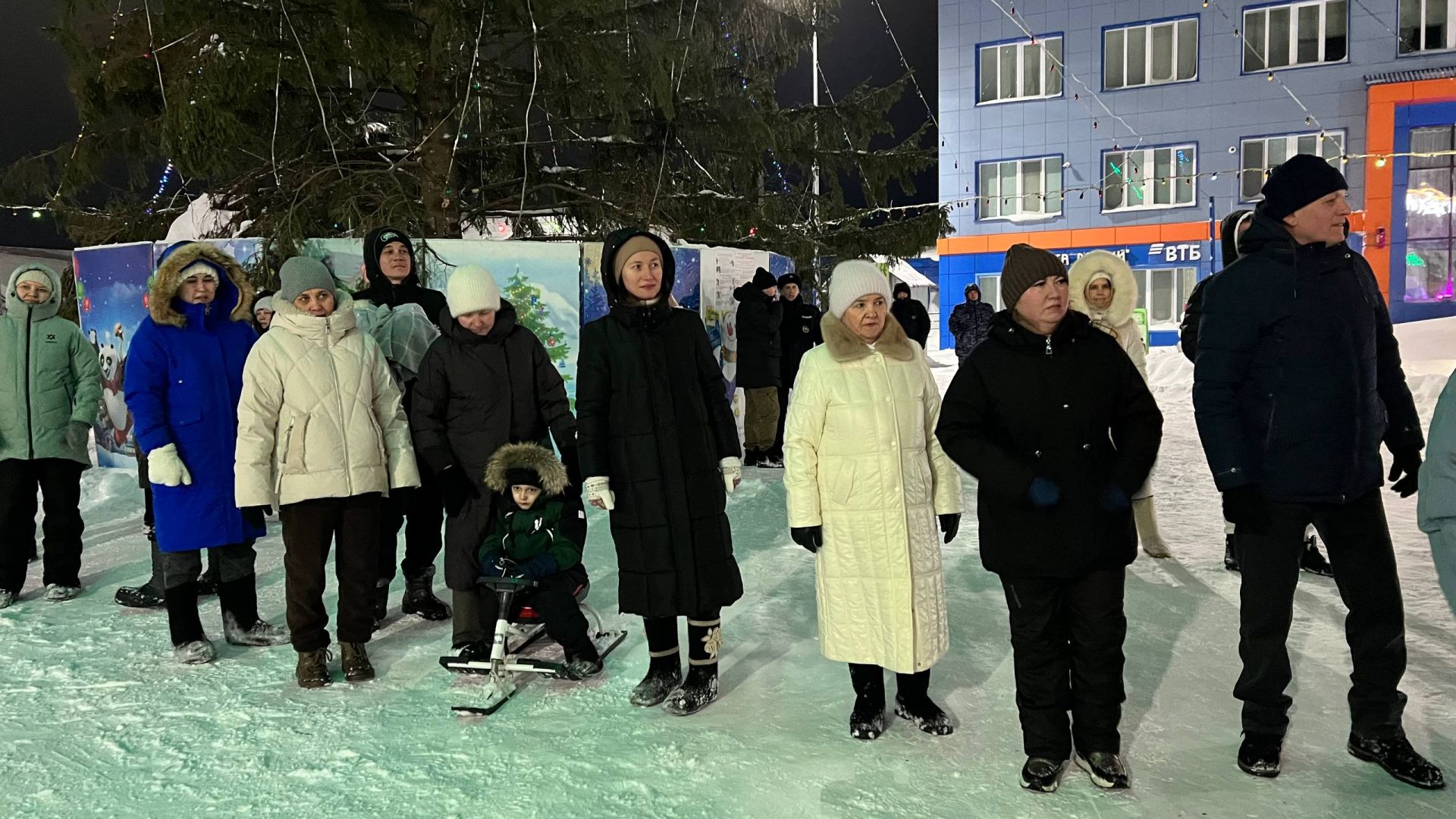 Төп чыршы янында «Сабагаз» идарәсе хезмәткәрләре оештырган бәйрәм чарасында бүген дә халык рәхәтләнеп күңел ачты (+видео)
