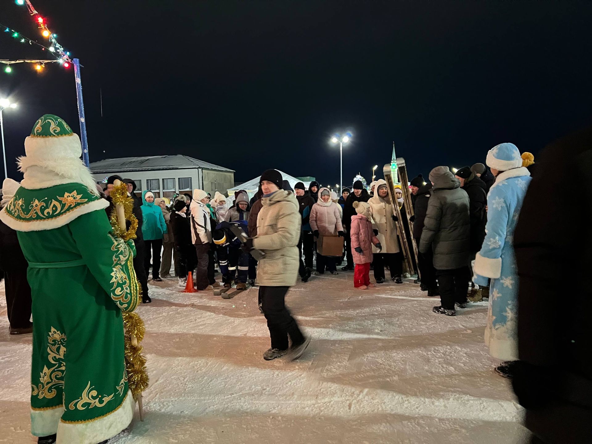 Төп чыршы янында «Сабагаз» идарәсе хезмәткәрләре оештырган бәйрәм чарасында бүген дә халык рәхәтләнеп күңел ачты (+видео)