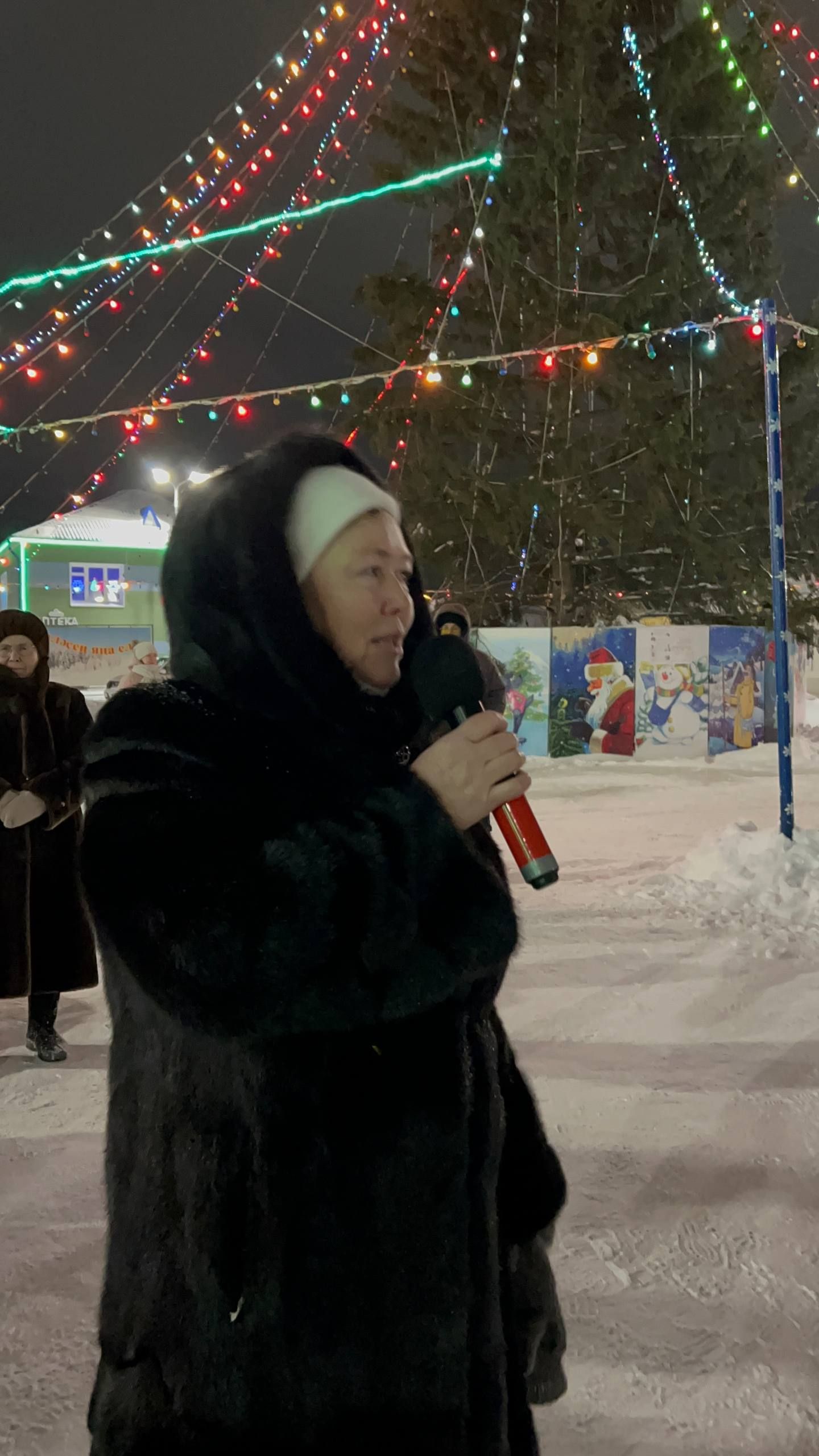 Төп чыршы янында «Сабагаз» идарәсе хезмәткәрләре оештырган бәйрәм чарасында бүген дә халык рәхәтләнеп күңел ачты (+видео)