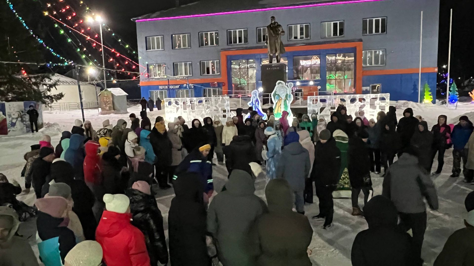 Төп чыршы янында «Сабагаз» идарәсе хезмәткәрләре оештырган бәйрәм чарасында бүген дә халык рәхәтләнеп күңел ачты (+видео)