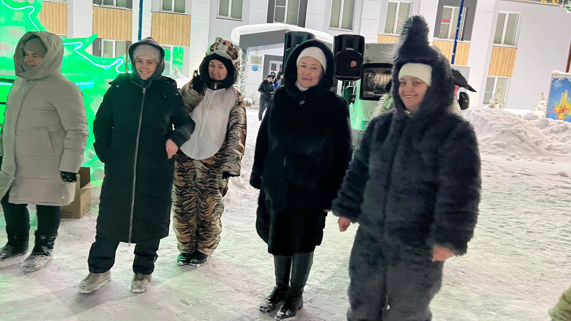 Төп чыршы янында «Сабагаз» идарәсе хезмәткәрләре оештырган бәйрәм чарасында бүген дә халык рәхәтләнеп күңел ачты (+видео)