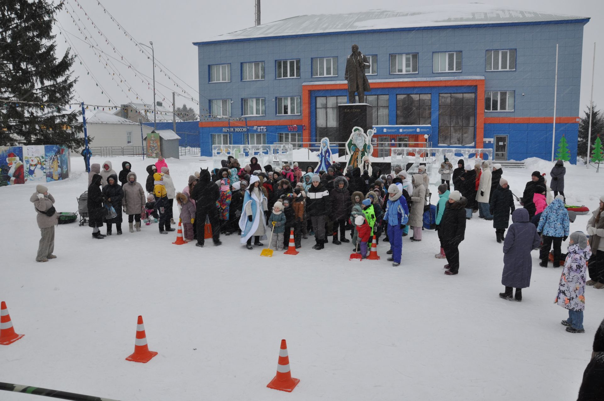 Бүген 14.00 сәгатьтә Төп  чыршы  янында бәйрәмне “Сабагро” җәмгыяте оештырды (+видео)