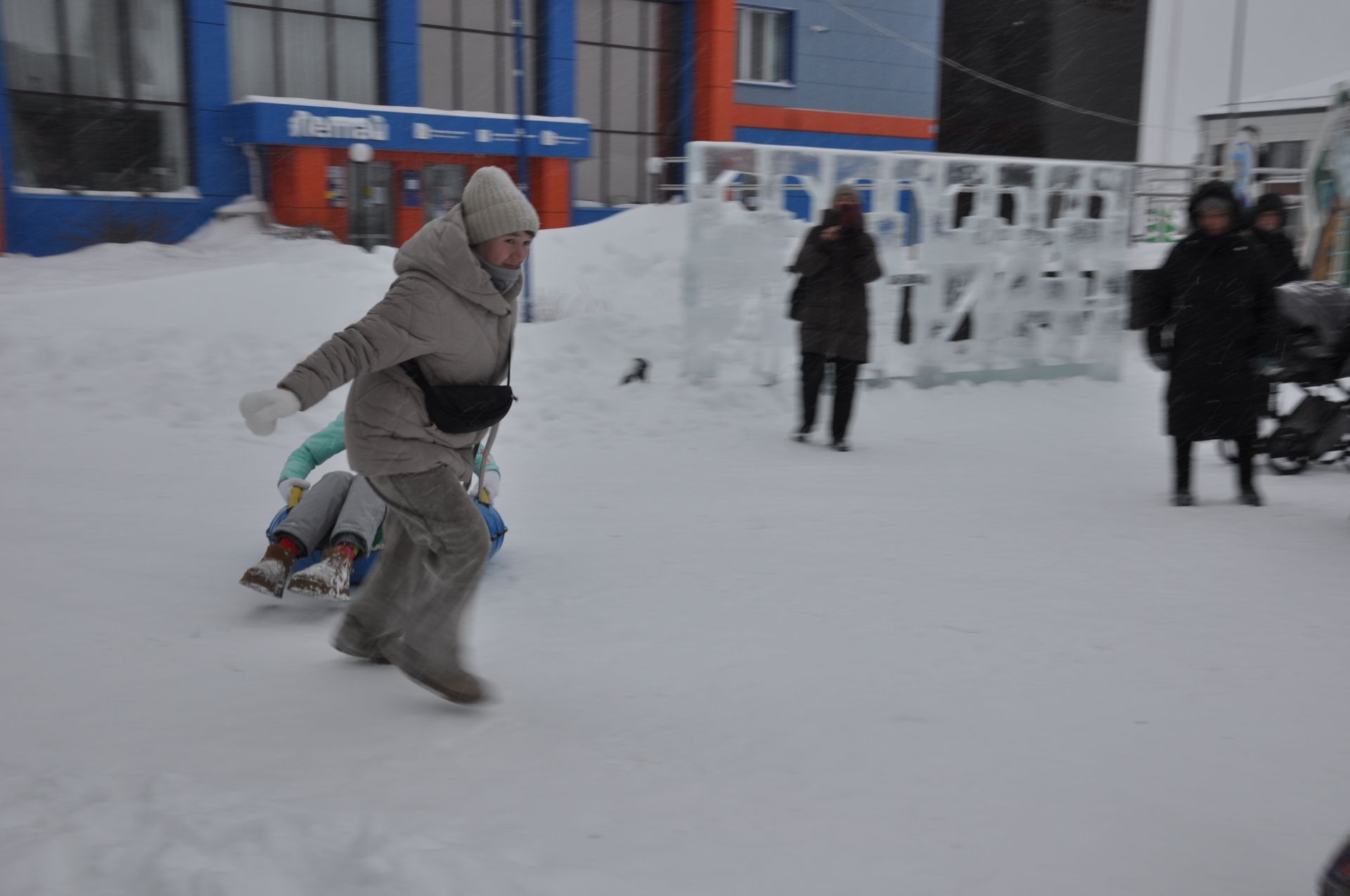 Бүген 14.00 сәгатьтә Төп  чыршы  янында бәйрәмне “Сабагро” җәмгыяте оештырды (+видео)