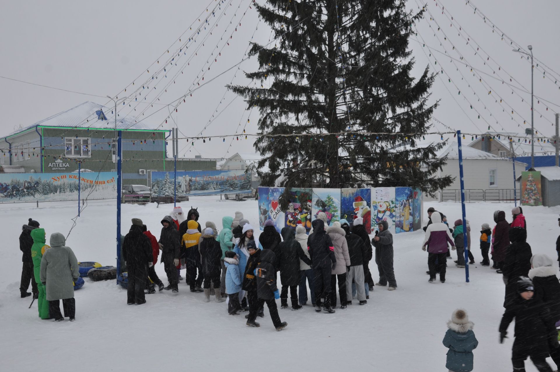 Бүген 14.00 сәгатьтә Төп  чыршы  янында бәйрәмне “Сабагро” җәмгыяте оештырды (+видео)