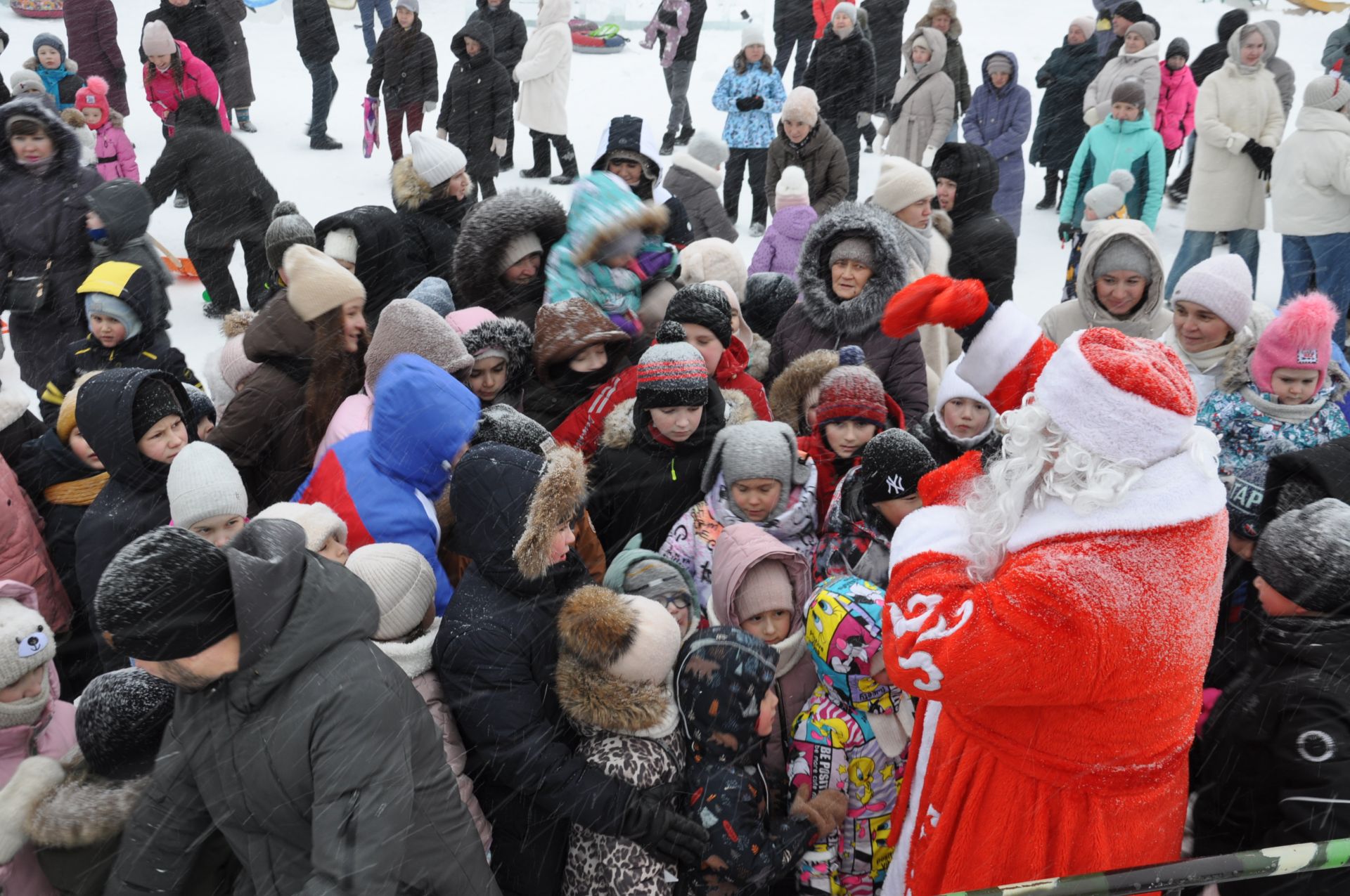 Бүген 14.00 сәгатьтә Төп  чыршы  янында бәйрәмне “Сабагро” җәмгыяте оештырды (+видео)