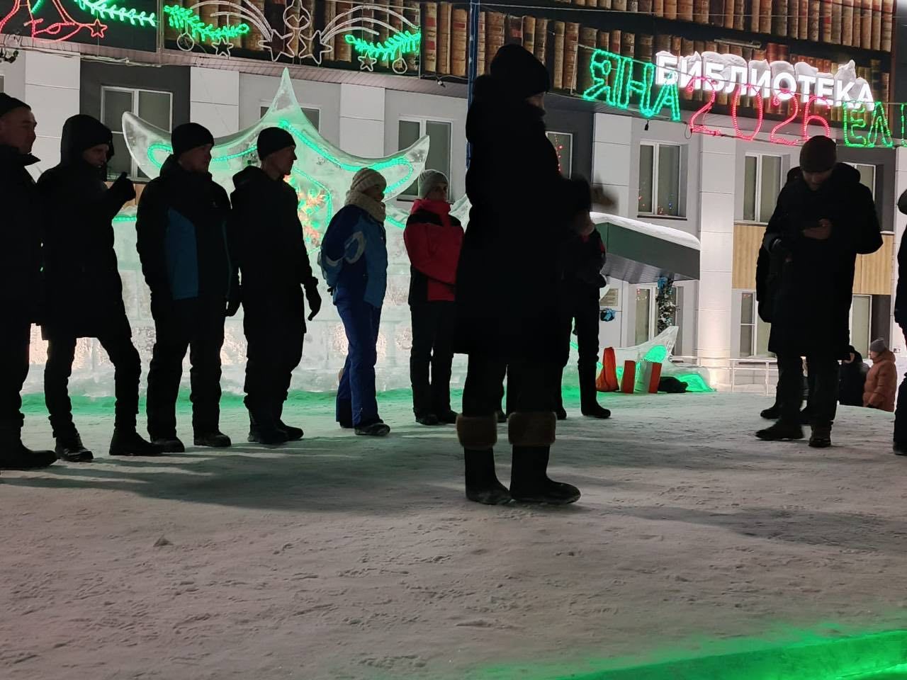 Кичә Сабаның Үзәк чыршысы янында почта элемтәсе һәм район электр элемтәсе узелы хезмәткәрләре бәйрәм оештырды