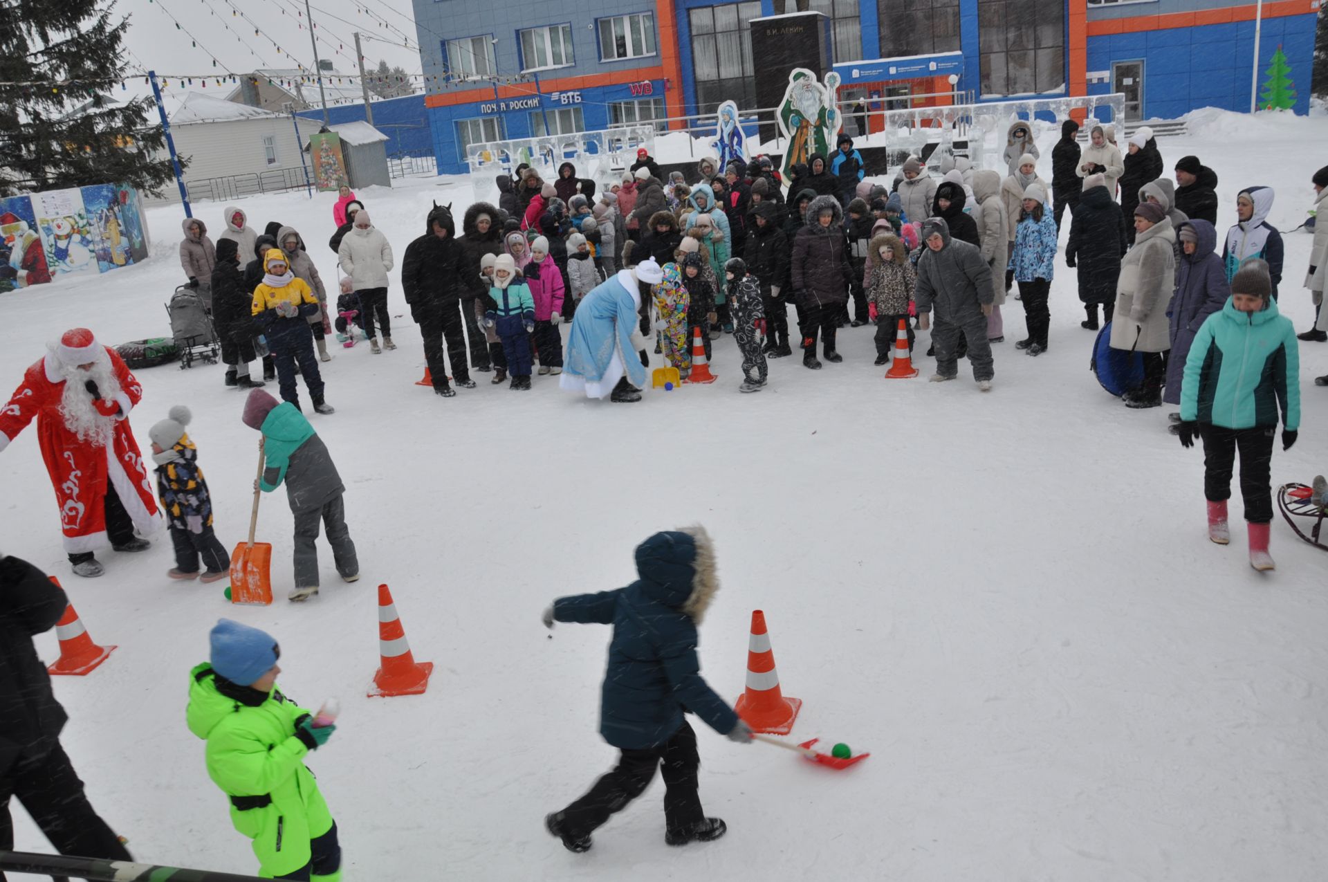 Бүген 14.00 сәгатьтә Төп  чыршы  янында бәйрәмне “Сабагро” җәмгыяте оештырды (+видео)