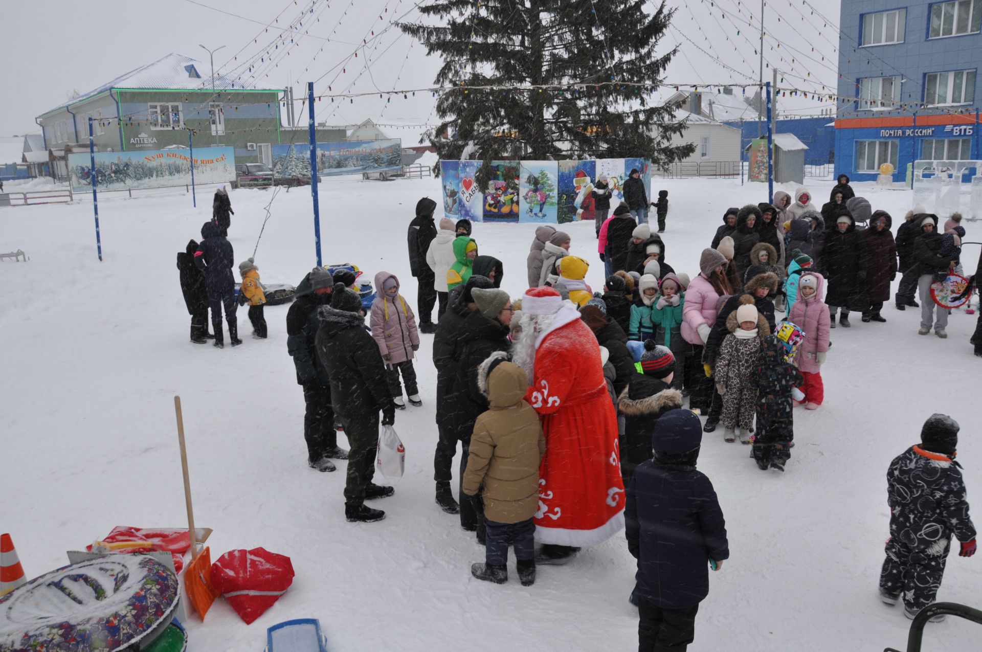 Бүген 14.00 сәгатьтә Төп  чыршы  янында бәйрәмне “Сабагро” җәмгыяте оештырды (+видео)