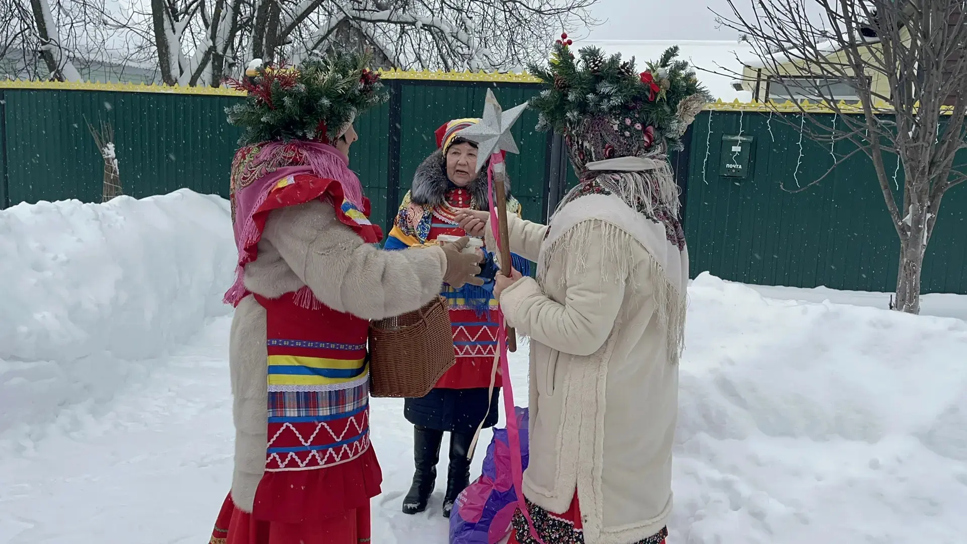 «Коляда, коляда! Капкаңны ач!»